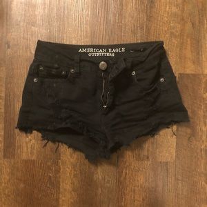 American Eagle hi rise black shortie